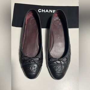 CHANEL Black Quilted Leather CC Logo Ballet Flats